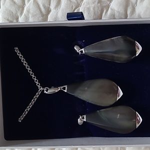 Italian drop pendant and matching earrings jewelry never worn
